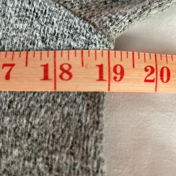 Simply Vera Vera Wang Womens Top Gray with White Pearls Size S Bell Slee… - Picture 9 of 12